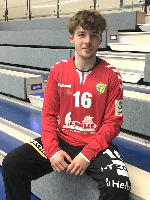 Über Nacht aufs Parkett der Jugendbundesliga Handball: Der Fortuna-Spieler Marvin Schmidt unterstützt die Jungstiere und ist sehr stolz, höchstklassig Erfahrungen sammeln zu dürfen. Foto: Barbara Arndt